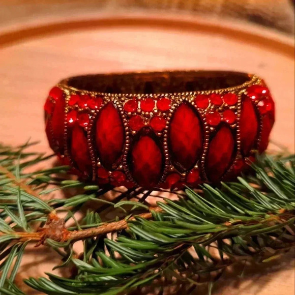 Hinged red bracelet - Picture 3 of 7